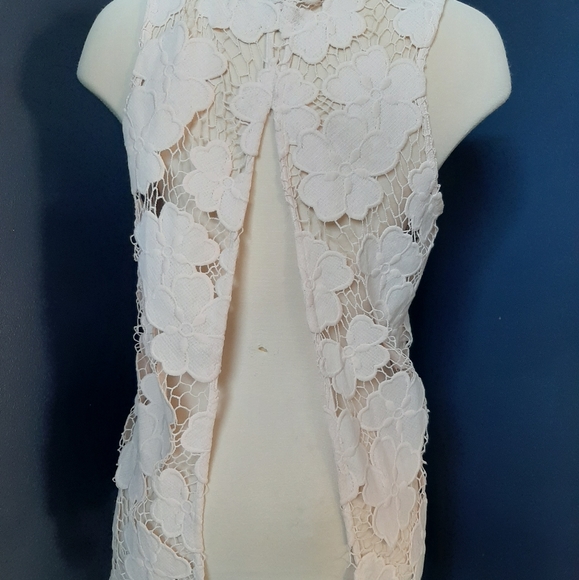 Pink flower lace top - RW & Co size medium - Picture 2 of 2